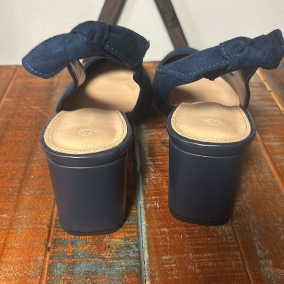 Elegant Blue Suede Women's Dress Shoes - Picture 3 of 9